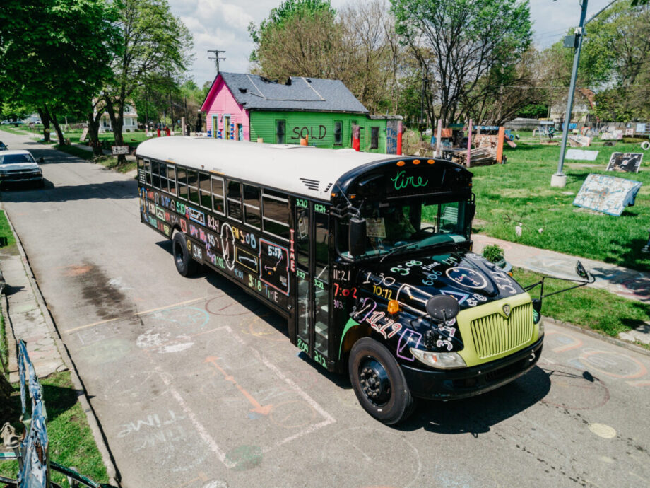 downtown detroit bus tours